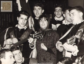 Conchita Velasco con la Tuna