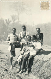 Jvenes estudiantes de Akono (Camern)