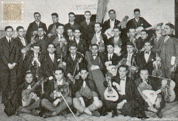 La estudiantina mdica de Valencia, despus del concierto que dio en el Teatro Cervantes con motivo de su estancia en Sevilla
