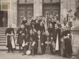 La Tuna Burgalesa, que ha dado varios conciertos con clamoroso éxito, antes de salir a recorrer las poblaciones del norte de España