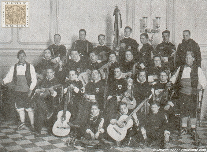 The Tuna Escolar of Zaragoza, who visited his mates of Valencia and gave several concerts