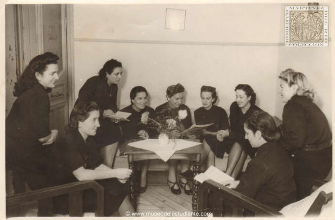 Un grupo de universitarias III